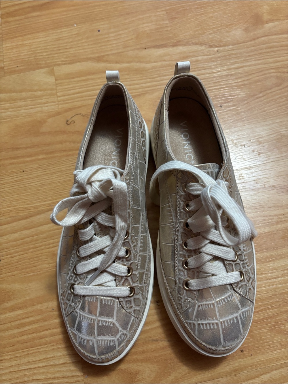 Vionic Women's Light Beige Croc-Texture Lace-Up Sneakers